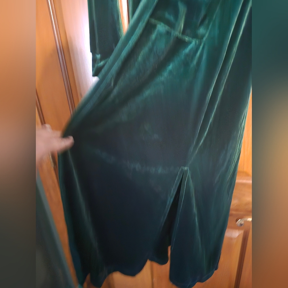 Elegant Green Velvet Duster Coat - Picture 2 of 4